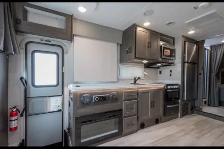 C16 2022 Luxury Leprechaun - STARLINK WiFi Equipped Sleep 8 - 2 Slide Outs - Private MasterSuite