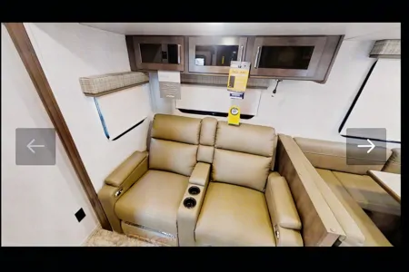 Manno's Flagstaff Super lite 27bhws Travel Trailer