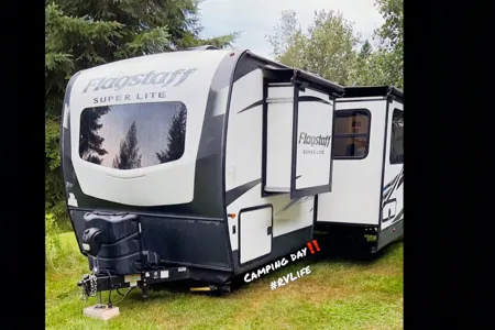 Manno's Flagstaff Super lite 27bhws Travel Trailer