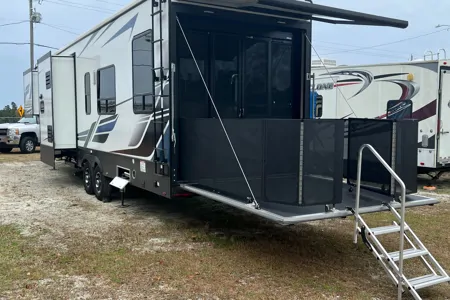 Austin's Keystone Carbon 358 Toy Hauler