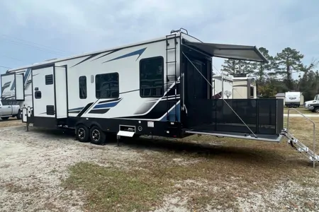 Austin's Keystone Carbon 358 Toy Hauler