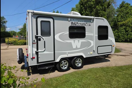 Guillermo's Winnebago 1706fb Travel Trailer