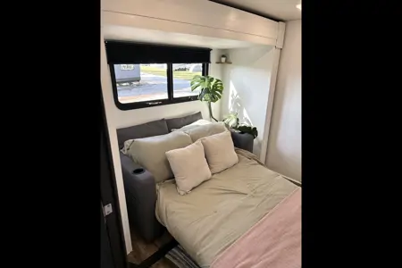 Fully Renovated Fifth Wheel, With Many High End Upgrades. Fully Stocked and Ready to Go!