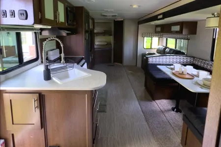 Forest River Avenger ATI 27DBS Travel Trailer