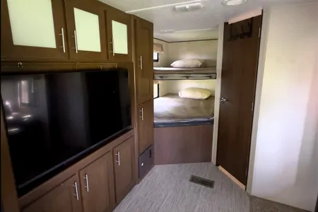 Forest River Avenger ATI 27DBS Travel Trailer