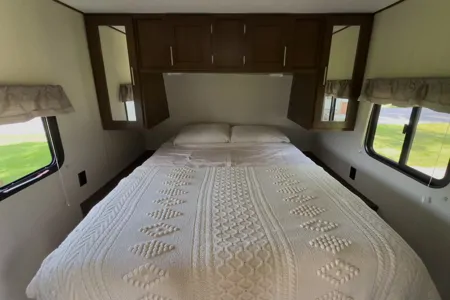 Forest River Avenger ATI 27DBS Travel Trailer