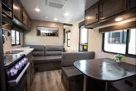 Clean & Fully Equipped Family Bunkhouse – Easy Setup Starcraft 26BH