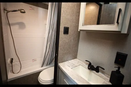 Clean & Fully Equipped Family Bunkhouse – Easy Setup Starcraft 26BH