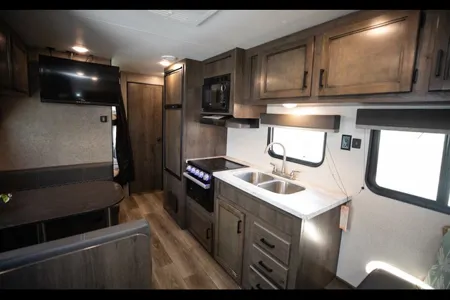 Clean & Fully Equipped Family Bunkhouse – Easy Setup Starcraft 26BH