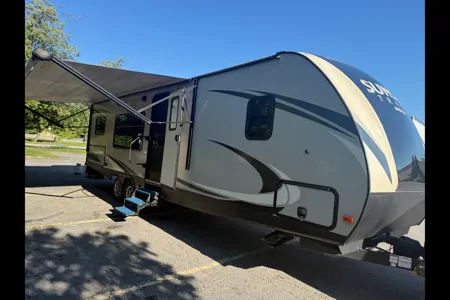 M and R RVs  Crossroads Sunset trail super lite Travel Trailer