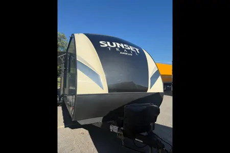 M and R RVs  Crossroads Sunset trail super lite Travel Trailer
