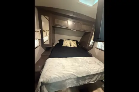 M and R RVs  Crossroads Sunset trail super lite Travel Trailer