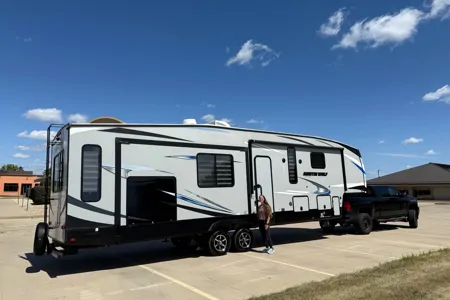 Arctic Wolf 38ft Fifth Wheel