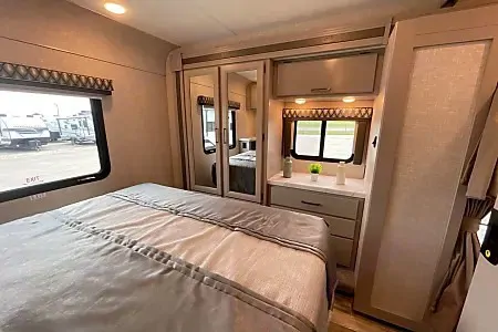 WiFi - LUXURIOUS - Sleeps 7 - Fits in State Parks