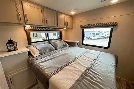 WiFi - LUXURIOUS - Sleeps 7 - Fits in State Parks