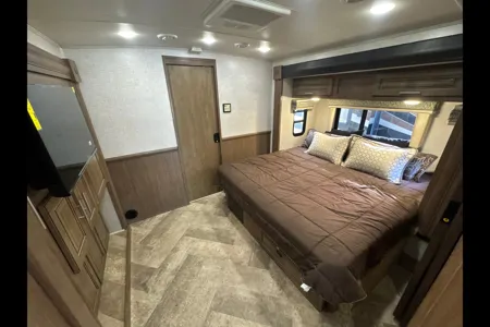 Westland Forest River Georgetown GT5 Class A