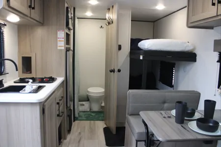 Keystone Coleman light 17bx Travel Trailer 2745 lbs