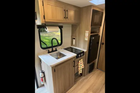 Super-Lightweight 2025 Coleman Light 17BX • Sleeps 5 • Delivery Available • Pet-Friendly