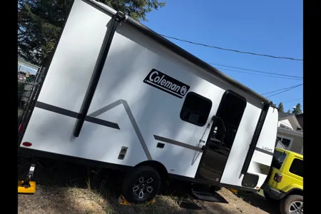 Super-Lightweight 2025 Coleman Light 17BX • Sleeps 5 • Delivery Available • Pet-Friendly