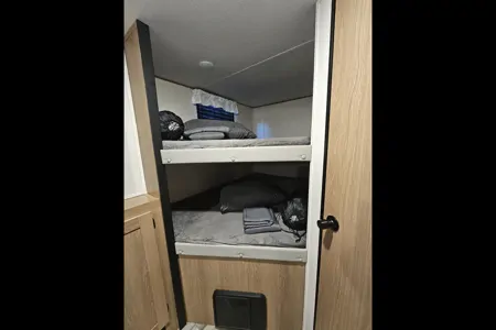 Lorraine's Forest River Avenger 27DBS Travel Trailer