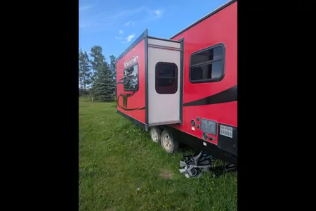 Super Bright and Modern Minnie Winnie 2401RG Travel Trailer
