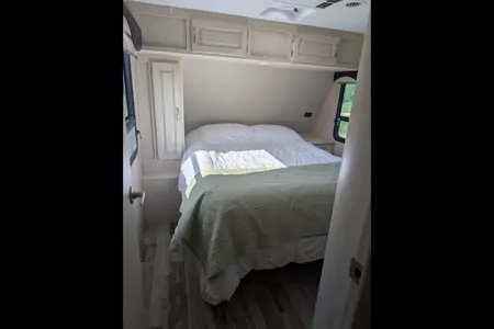 Super Bright and Modern Minnie Winnie 2401RG Travel Trailer