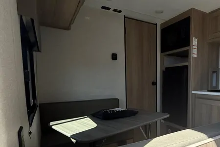 Glamp&Go – Brand New Coleman RV trailer, light and easy to tow