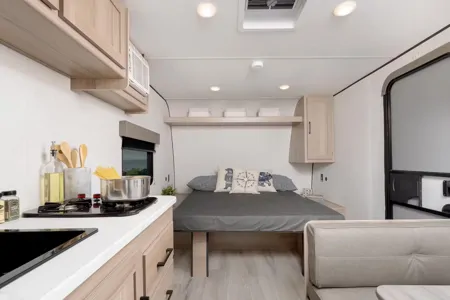 Glamp&Go – Brand New Coleman RV trailer, light and easy to tow