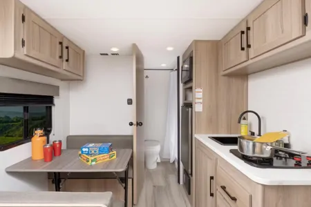 Glamp&Go – Brand New Coleman RV trailer, light and easy to tow