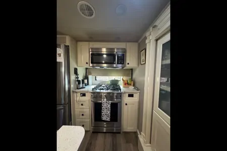 Brian's Vanleigh Vilano 39RK Fifth Wheel
