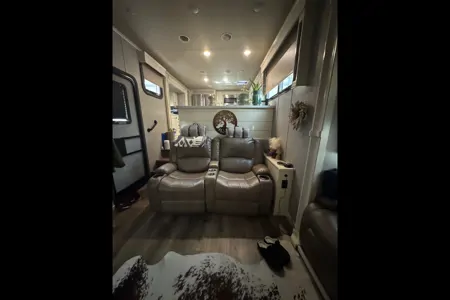Brian's Vanleigh Vilano 39RK Fifth Wheel