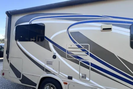 Vega Family Thor Motor Coach Vegas 24.1 Class A