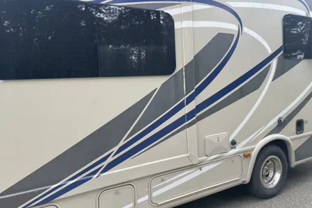 Vega Family Thor Motor Coach Vegas 24.1 Class A