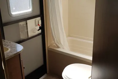 Hidden Gem RV Cottage - Private beach