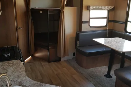 Hidden Gem RV Cottage - Private beach