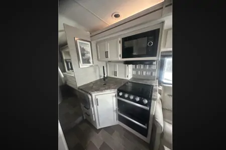 27R 2022 Thor Motor Coach Chateau