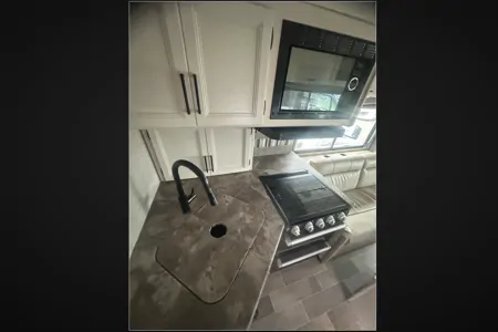 27R 2022 Thor Motor Coach Chateau