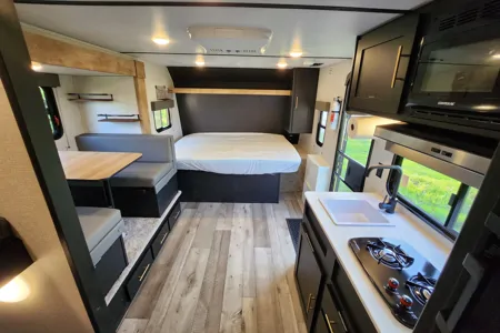 Dennis's Keystone 2022 Travel Trailer