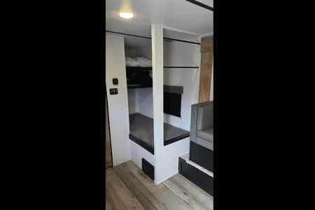 Dennis's Keystone 2022 Travel Trailer