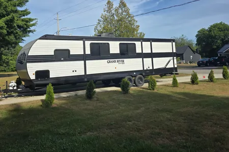 Givi's Grand River 320DNS Travel Trailer