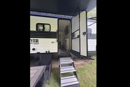 Givi's Grand River 320DNS Travel Trailer