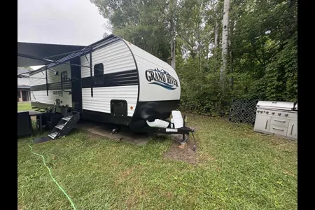 Givi's Grand River 320DNS Travel Trailer