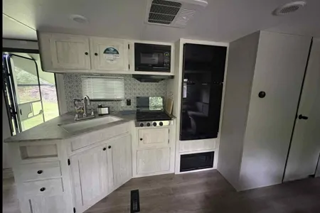Givi's Grand River 320DNS Travel Trailer