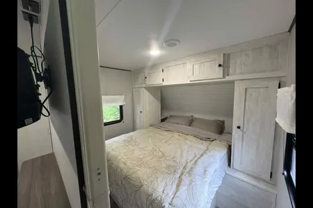 Givi's Grand River 320DNS Travel Trailer
