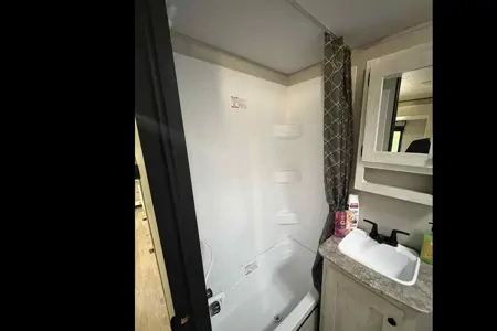 Givi's Grand River 320DNS Travel Trailer