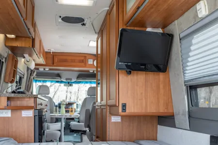 Meet Snoopy – Your Adventure-Ready Roadtrek Sprinter Van!