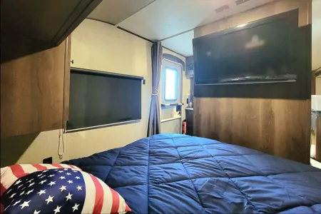 American Dream RV Near Canyon Lake