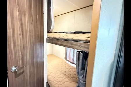 Light weight family friendly Coachmen Apex Nano 193bhs Travel Trailer