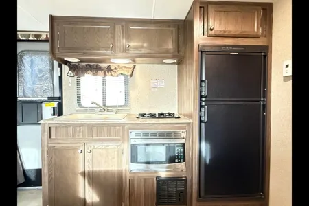 Light weight family friendly Coachmen Apex Nano 193bhs Travel Trailer