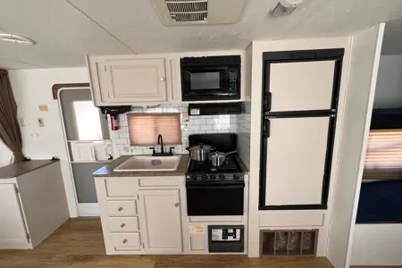 NEWLY RENOVATED 30 FT HOME AWAY FROM HOME**DELIVERY ONLY**
